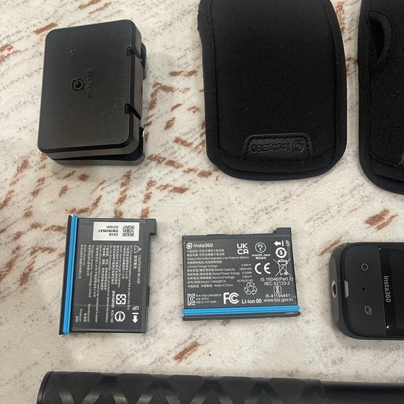 Insta360 Black Digital Camera Kit - Picture 4 of 5